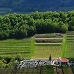 Hotel Garni Weinberghof & Weingut Lagler 4*